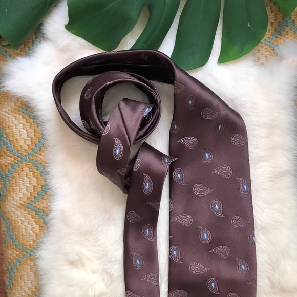 Paisley Patterned Botany 500 Men’s Necktie - Picture 5 of 8